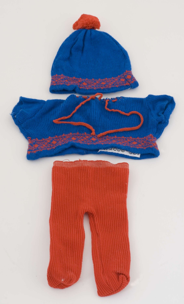 Strikket dukkesett i rødt og blått med lue, genser og strømpebukse