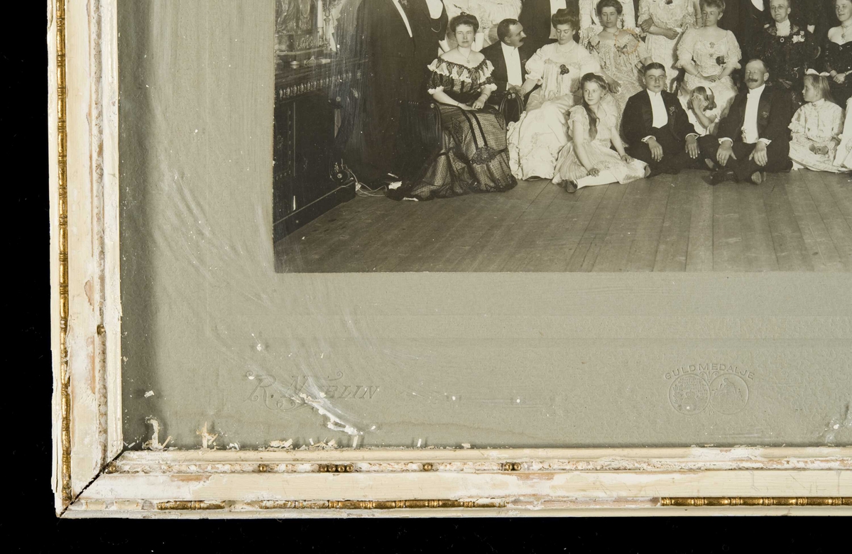 Jaktselskap september 1905 hos kammerherre Leopold Løvenskiold, Fossum (1859-1922)