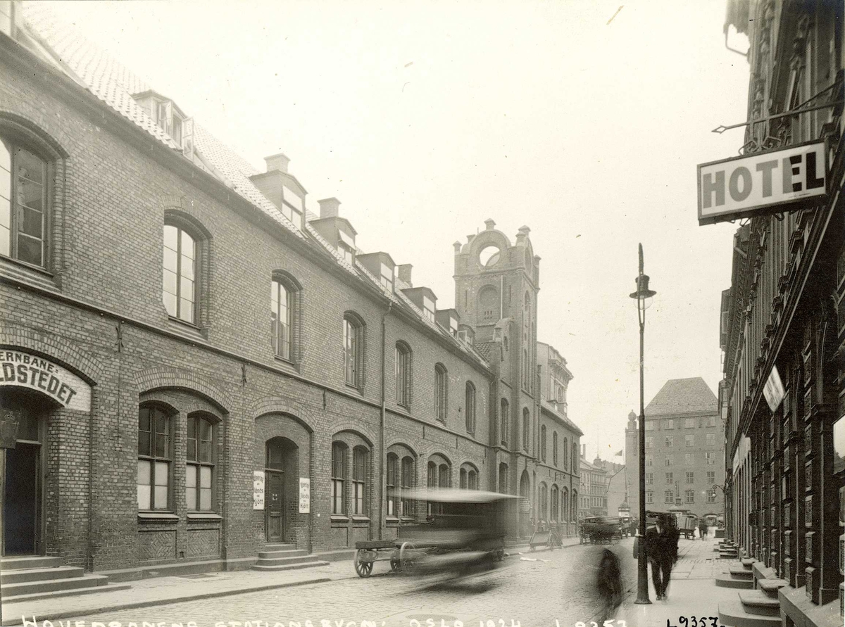 Gatebilde fra Østbanen, Jernbanetorget 1, Oslo. 1924.