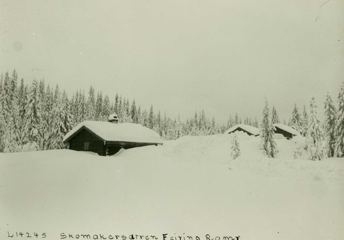 Skomakerseteren, Feiring, Eidsvoll, Akershus. Seterhus stikker opp av snø.