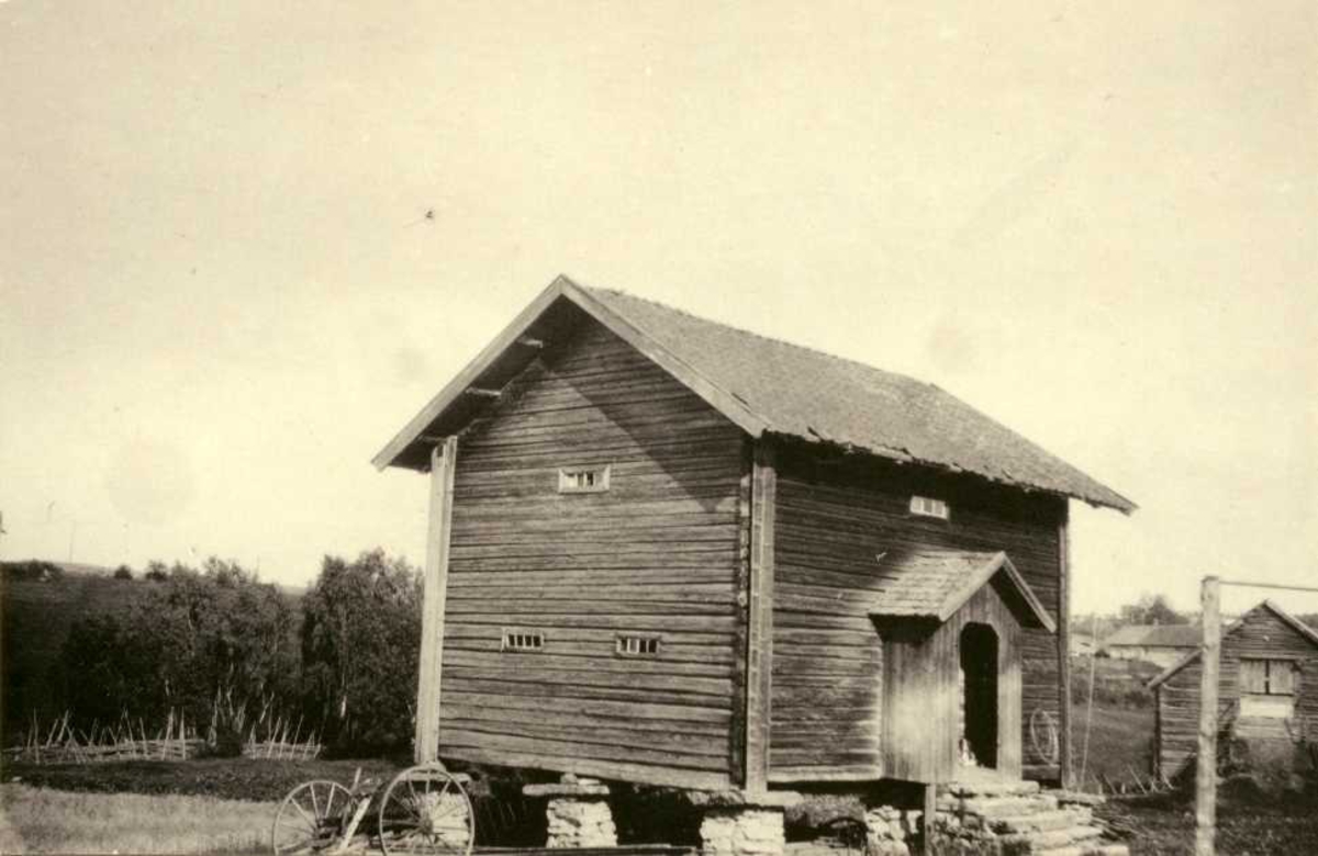 Jevanor, Furnes, Ringsaker, Hedmark. Stabbur.