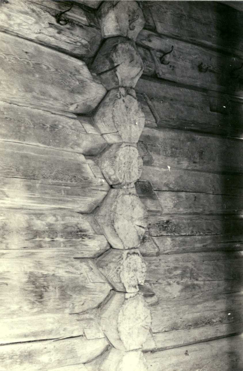 Søndre Atnosen, Stor-Elvdal, Sør-Østerdal, Hedmark. Detalj av stua, laft.