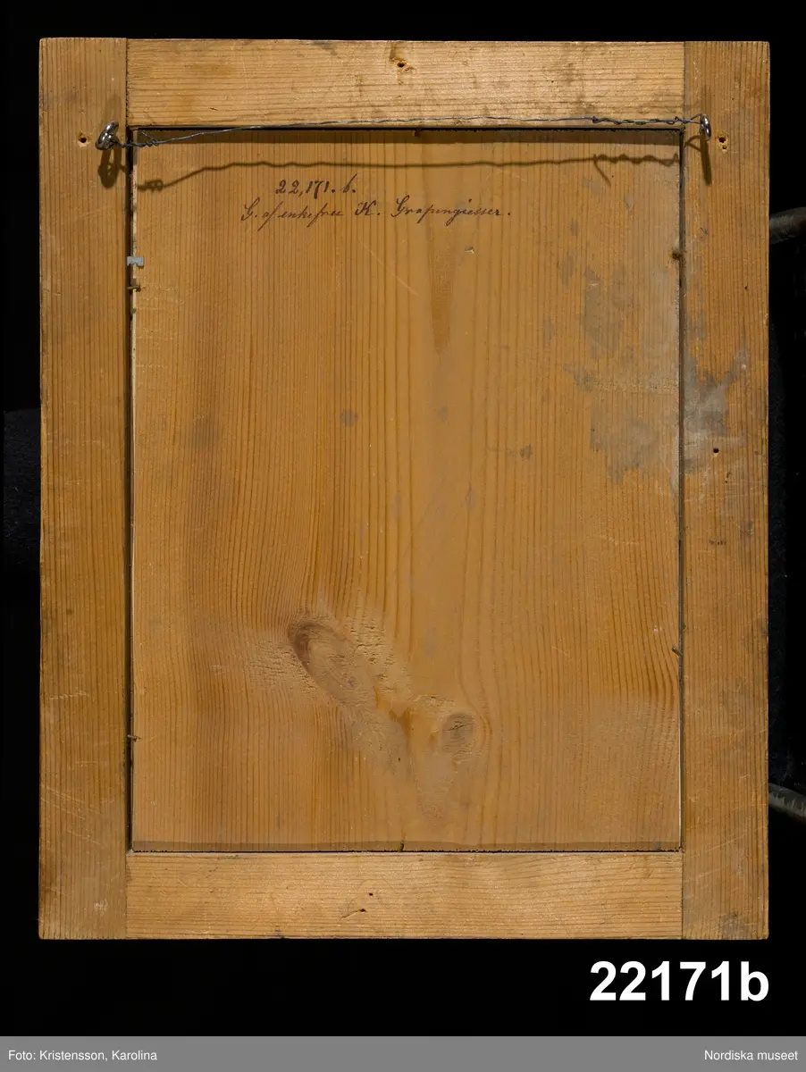 Huvudliggaren:
"Taflor. Broderade. a. Les Graces Villageoises b. Les Graces Poissardes c. Le Debiteur a la mode d. Les Joueures a la mode e. Les Suppléans. G. af enkefru K. Grapengiesser 8/10 1878."