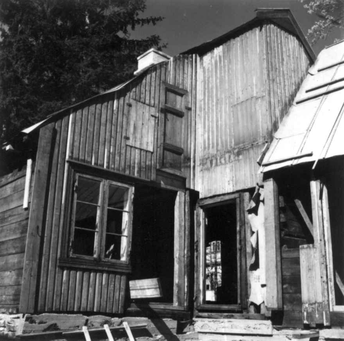 Stupinngata 10 og Johannes gt. 4, fra Enerhaugen i Oslo, under oppføring på Norsk Folkemuseum mai 1962.