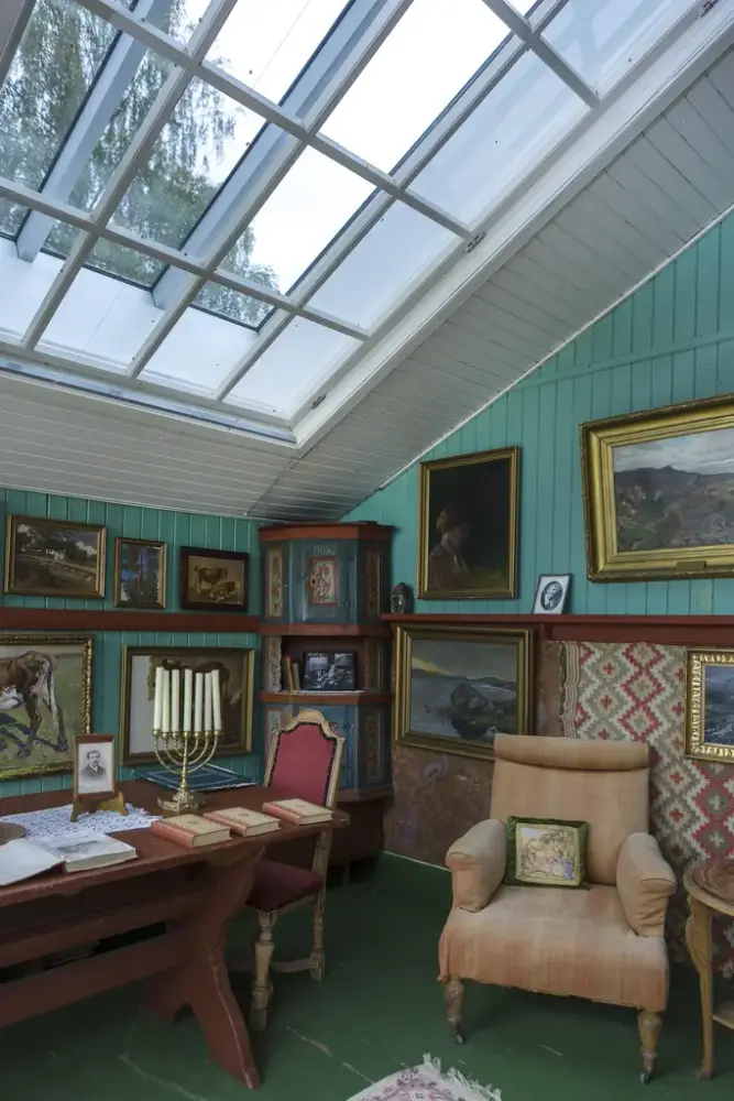 Foto fra atelieret med takvindu 