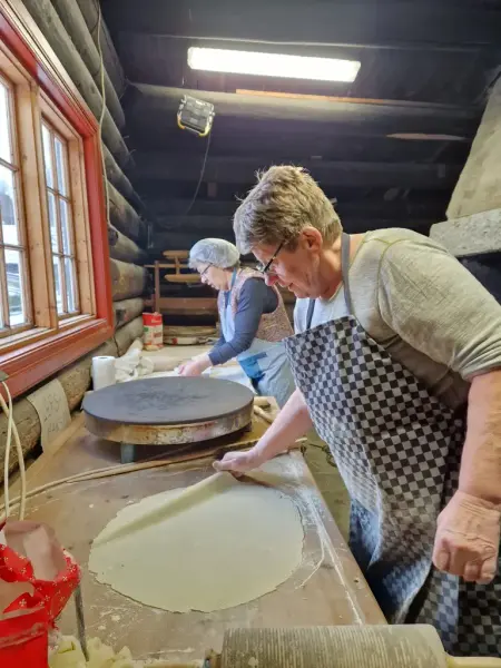 Anne Pauline Tessnes og Kari Hølmo Holen