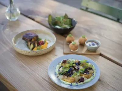 Lekre retter fra Gartneriet spiseri. 