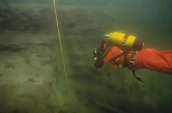 Fra undersøkelsen av restene av det undersjøiske torvlaget som ble mudret bort av Kystverket ved Kirkehavn på Hidra i Vest Agder.