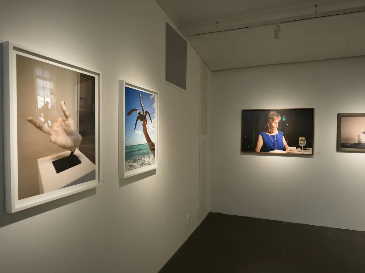 Detaljer fra fotoutstillingen "Godseierens bikk" i Galleri Østfløyen på Bogstad gård. 