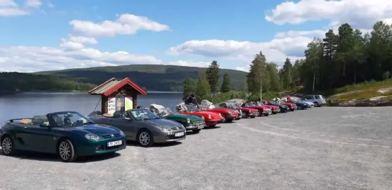 Parkeringsplass med biler