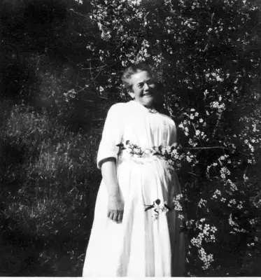 Marie Aamodt i hagen.