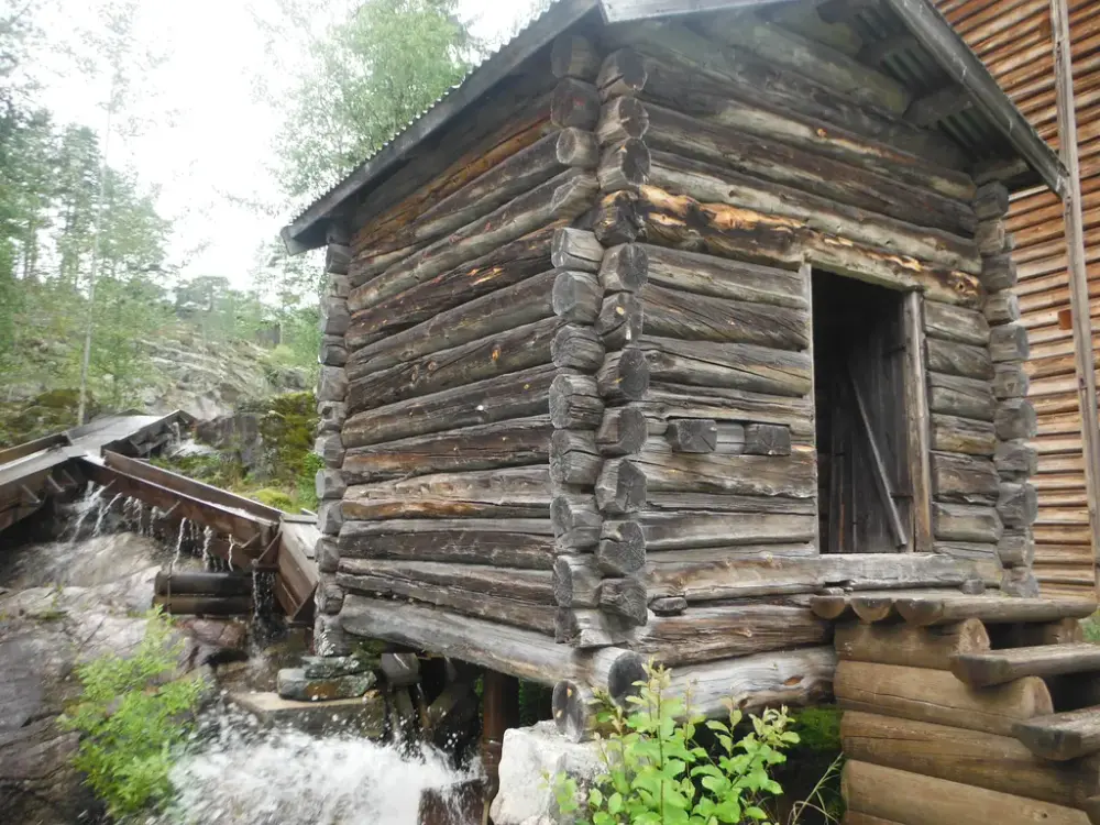 Bildet viser bekkekverna på Eggedal Mølle