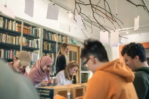 Ein tanke slo meg - bli kjent med Olav H. Hauge