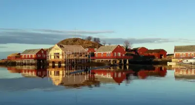 Brygge under konstruksjon sett fra sjøsiden