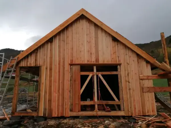 Feridg naust med dekte vegger