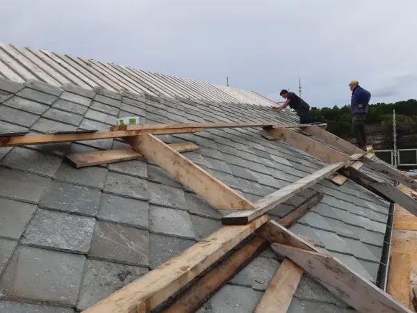 Taktekking av brygge med skifer