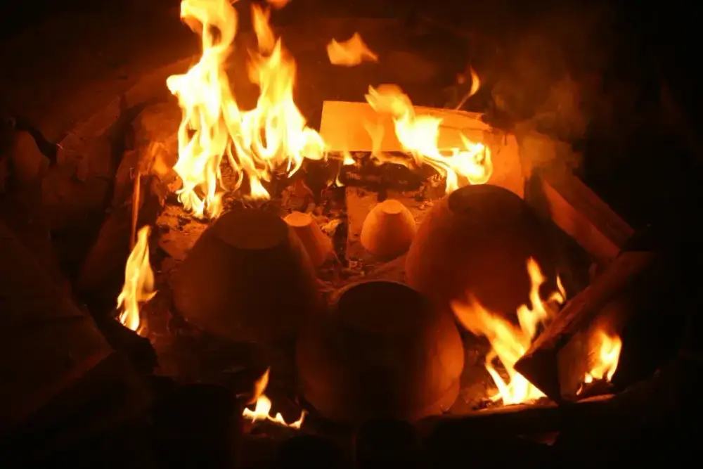 Leirkar som brennes på bål