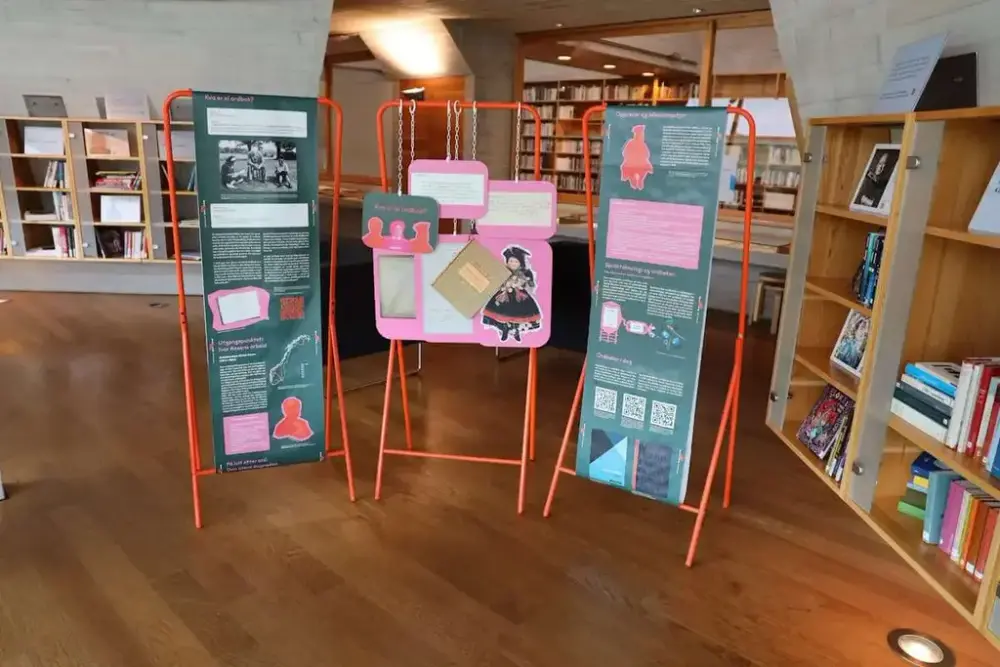 Detaljar frå utstillinga kva er ei ordbok