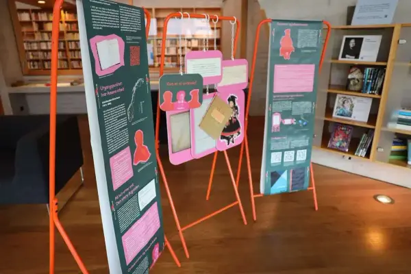 Detaljar frå utstillinga kva er ei ordbok