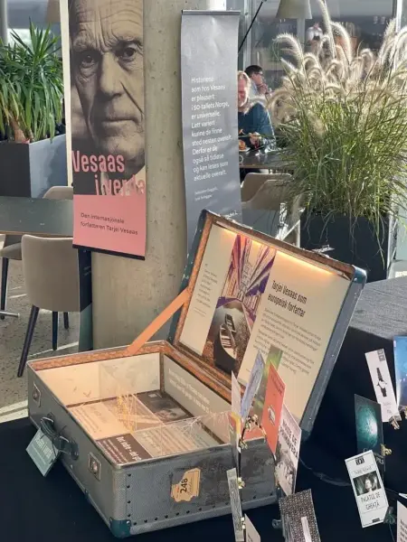 Frå utstillinga Vesaas i verda. 