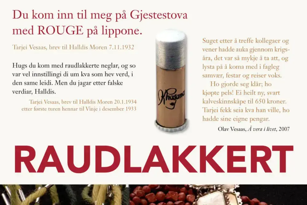 Plansje med overskrifta Raudlakkert og bilete av smykker og leppestift