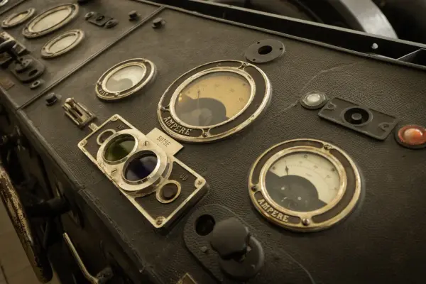 Deltaljbilde av instrumentpanel i Labro kraftstasjon. 