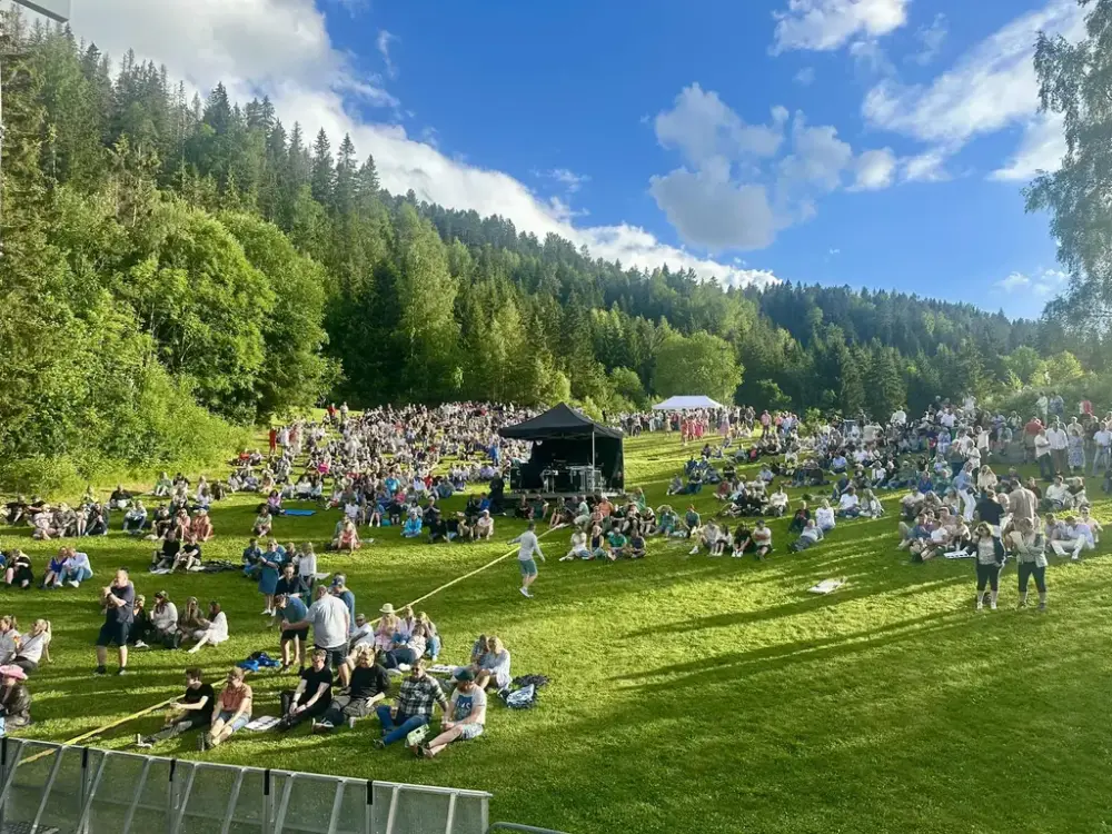 Store Amfi er i ferd med å fylles før sommerens store konsert-happening; CC Cowboys