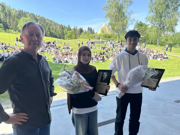 Årets Herman 2024. Første- og andreplass, sammen med juryleder Øivind Hånes.