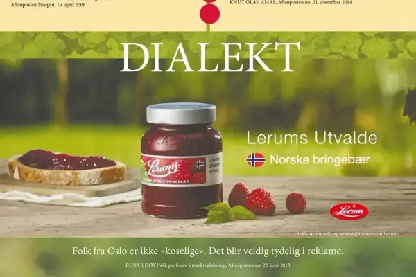 Plansje i grøntonar med reklame for Lerum syltetøy og tittelen DIALEKT