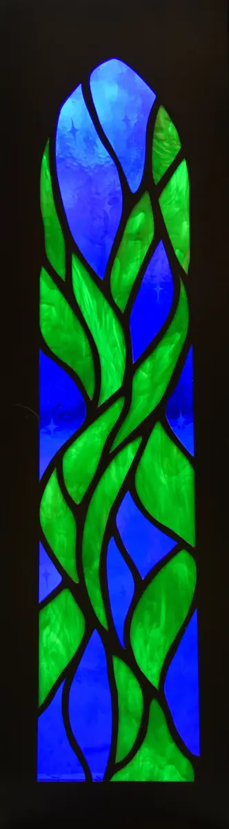 Detaljebilde av glassarbeidet på Olavslampa.