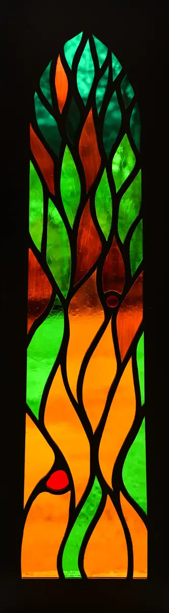 Detaljebilde av glassarbeidet på Olavslampa.