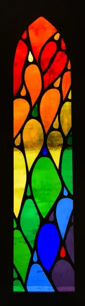 Detaljebilde av glassarbeidet på Olavslampa.