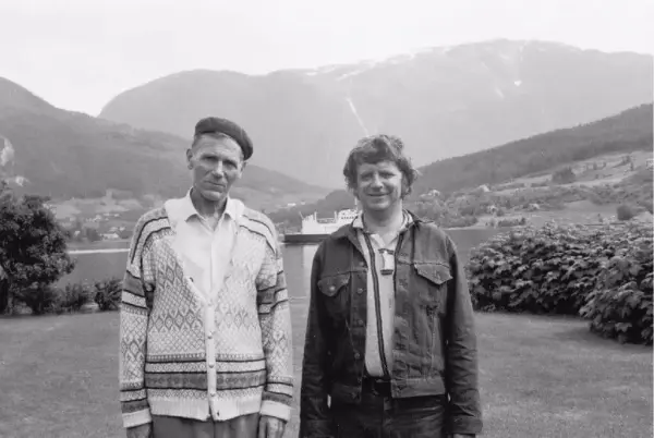 Olav H. Hauge og Jan Erik Vold i Ulvik sommaren 1973.