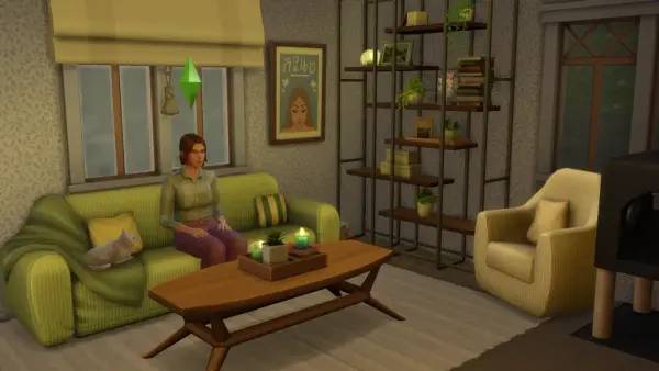 Bild från spelet Sims. Ett vardagsrum, med soffa, bokhylla, fåtölj, bord och en sim som sitter i soffan tillsammans med en katt. 