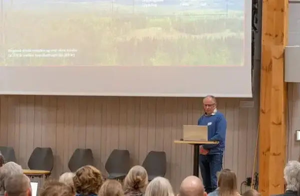 Stenhammer formidler fra Scenen 