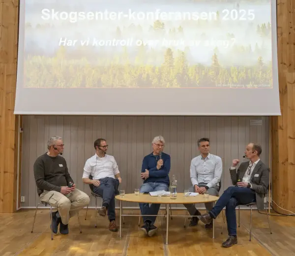 fire menn i panelsamtale ledet av Trond berg 