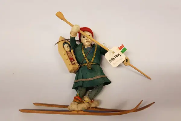 samepojke på skidor snidad av snickardea