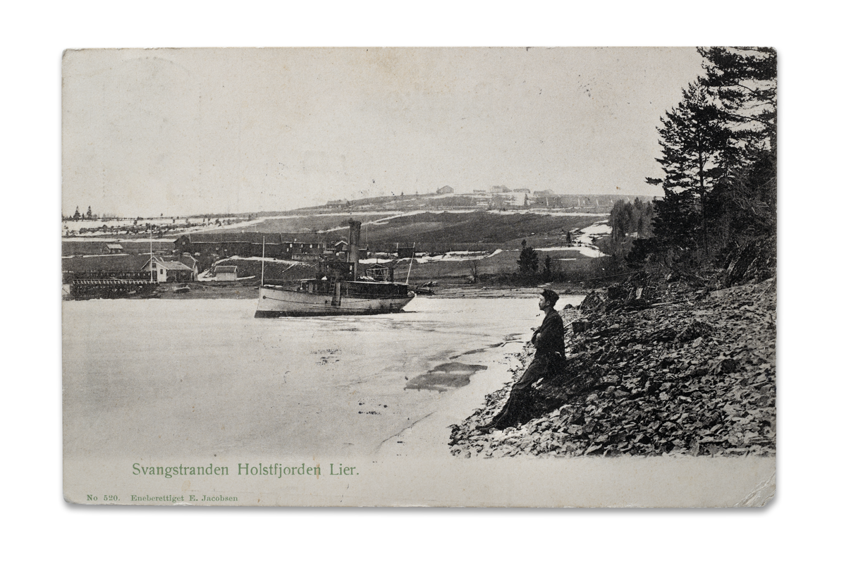 D/S Ringerike vinteren 1903/04. Sommeren 1904 ble den satt i rute på fjorden. Båten trafikkerte Svangstrand – Sundvollen i 22 år uten alvorlige uhell. Men en dag i mars 1925 ble den skrudd ned av isen. Da sto den med baugen i været, hengende i fortøyningswirene og med halve delen under vann. Båten ble trukket opp igjen uten større skader. Året etter kom den inn fra sin siste tur.