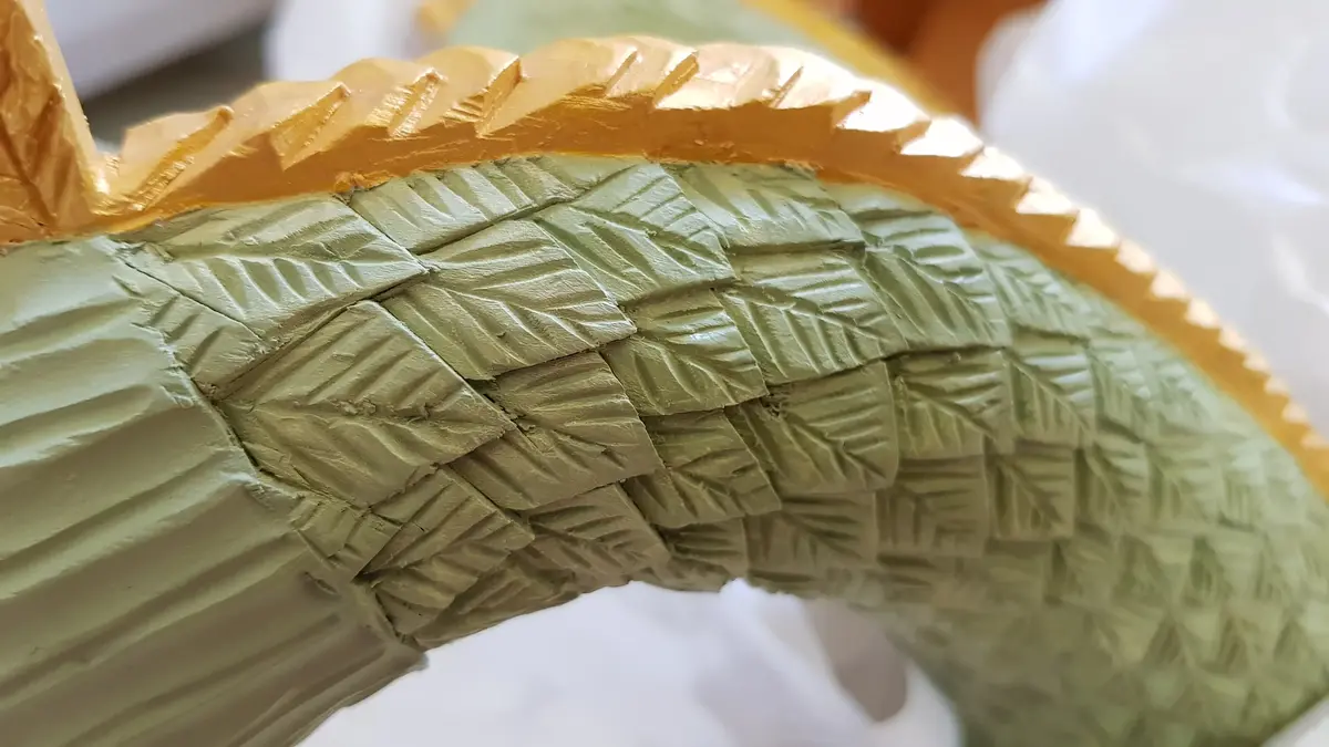 Blad i karvsnitt målat i ljust grönt