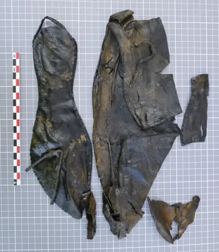 To godt bevarte middelaldersko i lær funnet under utgravning ved Bjørvika skole.