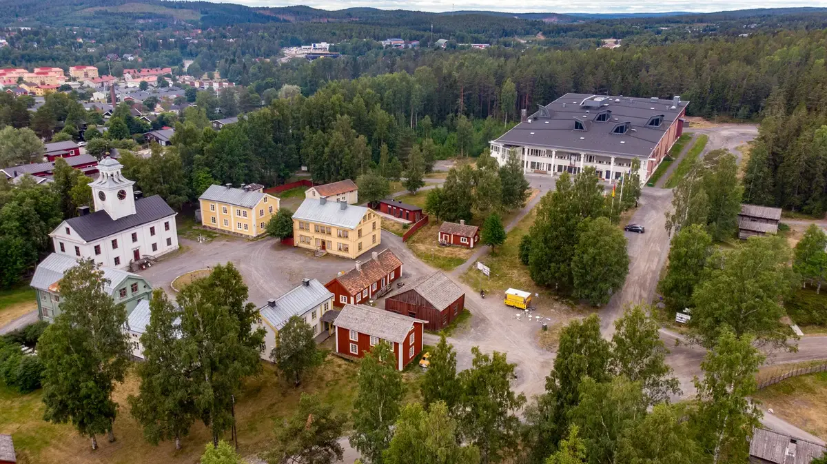 Murbergstorget och länsmuseets huvudbyggnad Härnösand