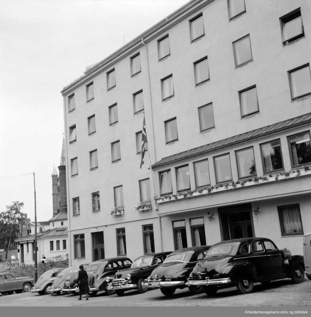 "Borgen". Frelsesarmeens pensjonat for unge kvinner, Borggata 2. Juli 1956.