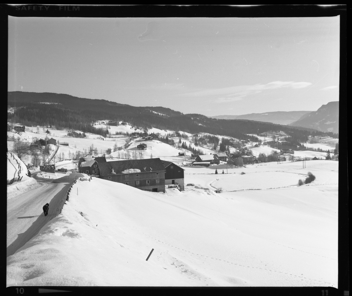 Ryfoss Betong sin stasjon på Leira samt Hovi Industrier.