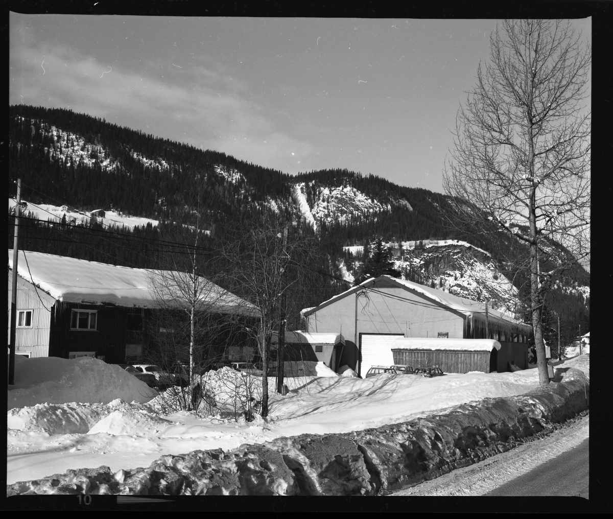 Ryfoss Betong sin stasjon på Leira samt Hovi Industrier.