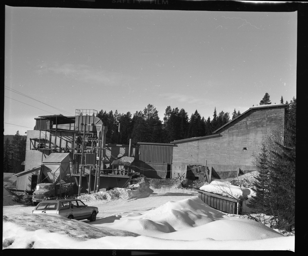 Ryfoss Betong sin stasjon på Leira samt Hovi Industrier.