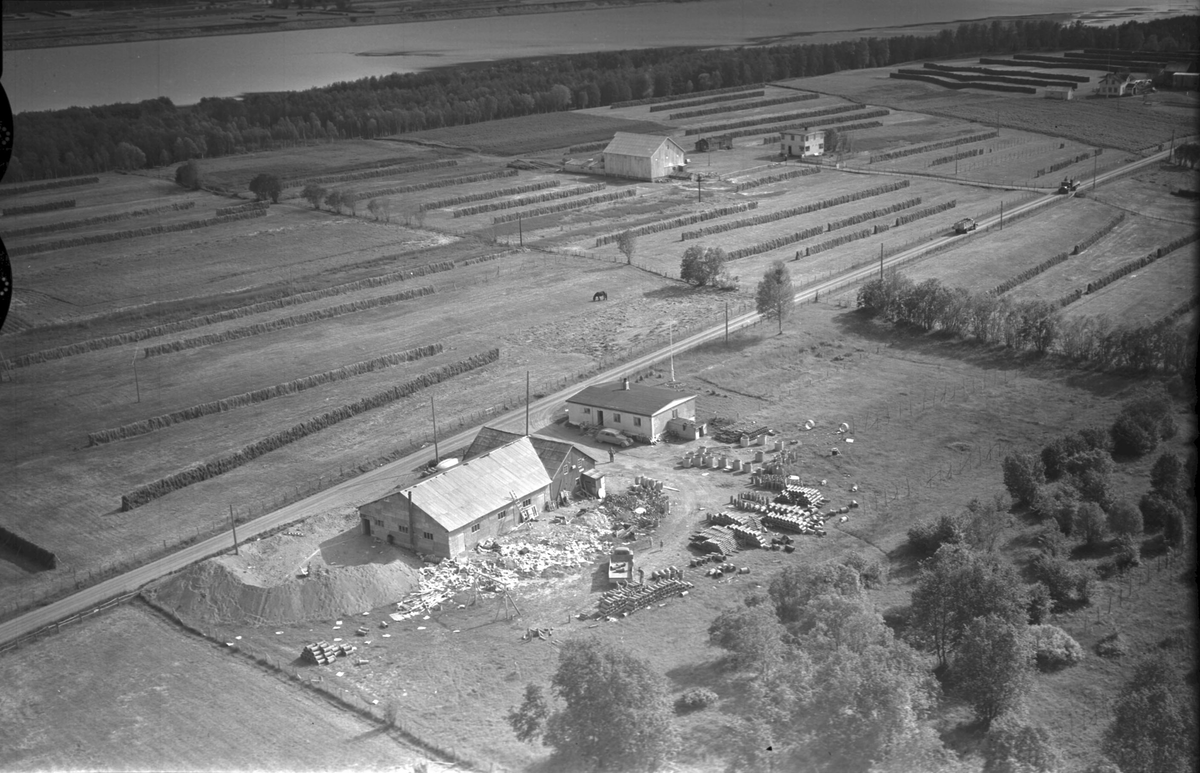 Flyfoto over Målselv kommune. Sementstøperiet på Holmen, Karlstad.