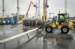 HMS Af Chapman, (vandrarhem) i docka, Beckholmen. Renoverar 