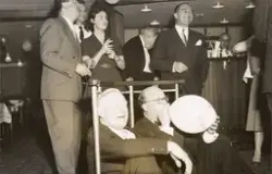 Selskapslek om bord på MS METEOR.