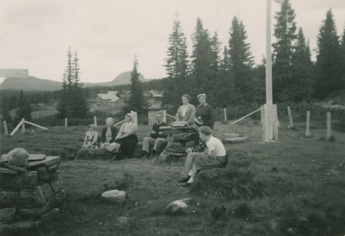 Kyrkjeslette ved grensa mot Etnedal kring 1950.