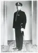 Poliskommissarie Frana Konrad Swanström, Växjö, ca 1940-45.
Helfigur, halvprofil. Ateljéfoto.